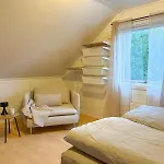 Hakoya Apartment, Adskilt I Hus, Egen Inngang