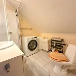 Hakoya Apartment, Adskilt I Hus, Egen Inngang *
