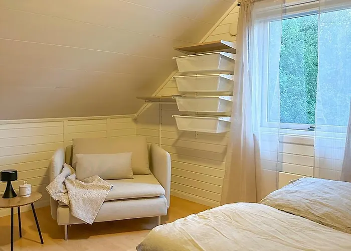 Hakoya Apartment, Adskilt I Hus, Egen Inngang